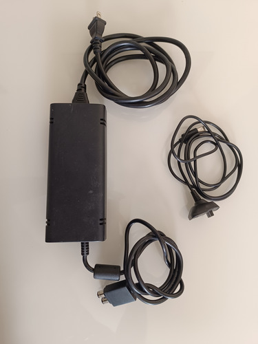 Microsoft Xbox 360 Slim 250gb Fable Iii/halo: Reach/3 Months Xbox Live Gold Cor Glossy Black (Usado)