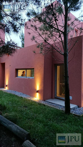Imagen 9 de 30 de Casa En Venta - Costa Esmeralda - Residencial