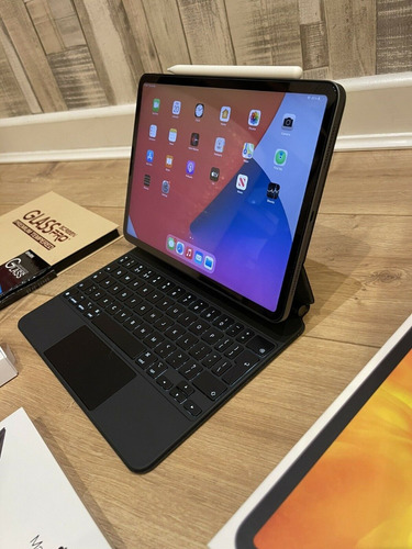 Imagen 3 de 5 de Apple iPad Pro 11 2020 2nd Gen 128gb + Apple Magic Keyboar