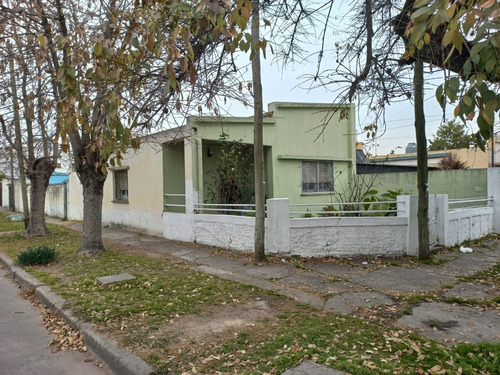 Imagen 1 de 3 de Casa Centrica En Berisso - En 162 Y 12