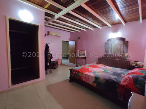 Casa En Venta En Maracay Urb Las Delicias Santa Rita Rah 25-10984 Meglisf