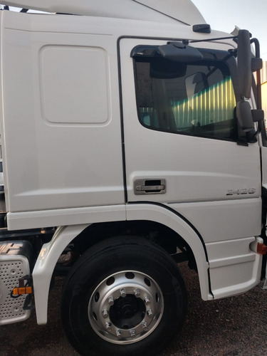 Imagem 3 de 11 de Mercedes Benz