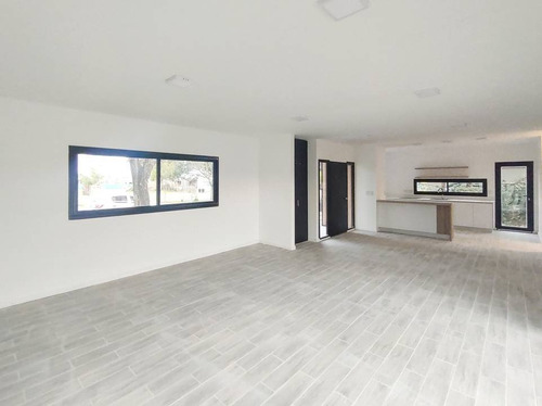 Imagen 11 de 30 de Moderna Casa De 4 Ambientes A Estrenar En Venta En San Ramiro, Pilar Del Este