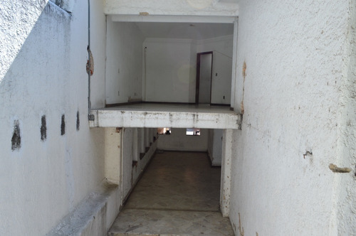 Ubicadísima Propiedad En Venta Como Terreno !