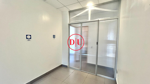 Box 29 M² Con Dos Privados En Edificio Médico Nuevo Prado