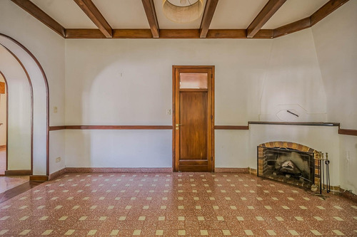 Venta Casa Olivos Vicente Lopez 4 Ambientes Con Dependencia Garage Patio Jardin Parrilla