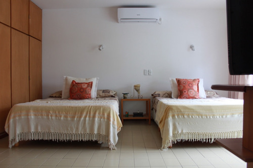 Casa En Venta De 4 Dormitorios C/ Cochera En Punta Del Este