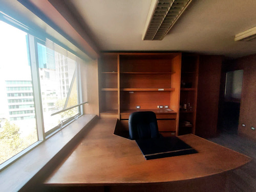 Gran Oficina En Arriendo, 5 Privados, 2 Estacionamientos