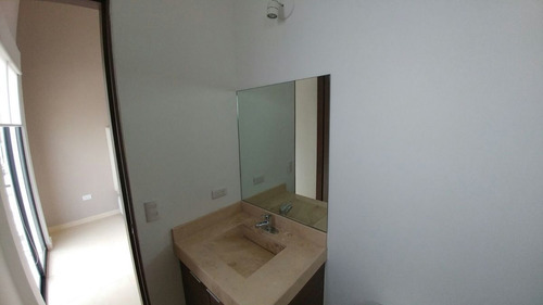 Juriquilla San Isidro, 3 Recamaras, Sala Tv, Pasillo De Servicio, Jardín Trasero