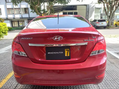 Hyundai Accent 1.6 Premium Mecánica