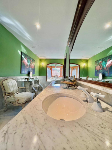Imagen 9 de 26 de Importante Mansion Ubicada En El Barrio Mas Exclusivo De Punta Del Este, Se Alquila.