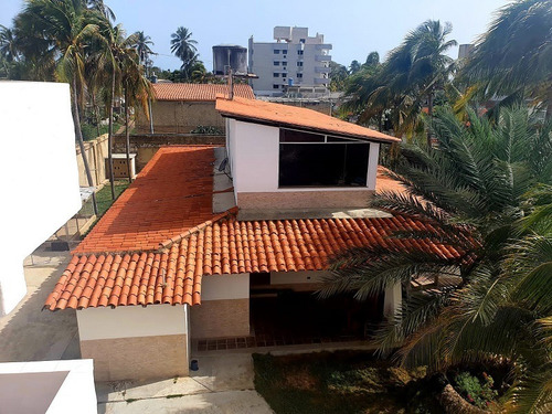 Belklia Giron Vende Posada En Chichiriviche (inc-030)