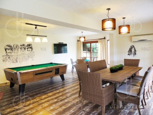 Casa En Mansa, Punta Del Este, 5 Dormitorios, Piscina Y Vista Al Mar. - Ref: 42107