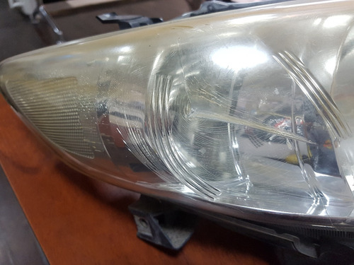 Faro Derecho Toyota Corolla 09-11 Con Golpe, Detalles Generi