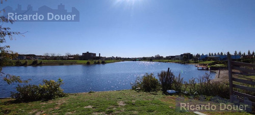 Hermosa Casa En Venta A La Laguna En San Matias, Escobar!