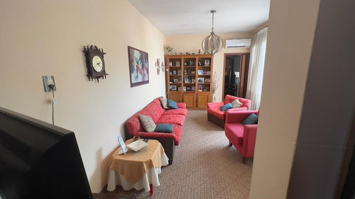 Casa Chalet En Venta Ubicado En Ituzaingó, G.b.a. Zona Oeste, Argentina