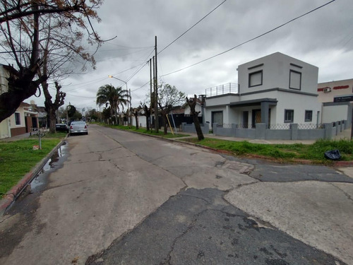 Excelente Casa Con Patio, Terraza Y Cochera. Escucha Oferta.