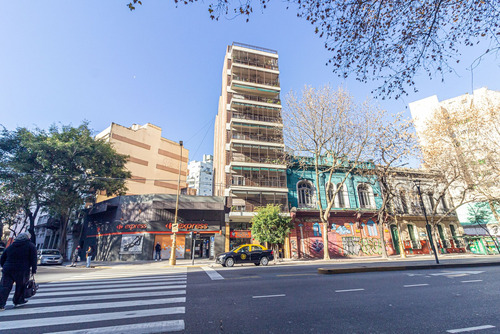 Venta. Tres Ambientes Con Dependencia. Barracas.