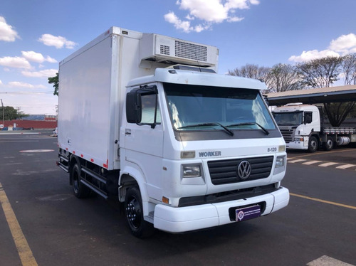 Imagem 2 de 15 de Caminhao Vw Worker 8120 4x2 2005/2006 C/ Bau Refrigerado (vt