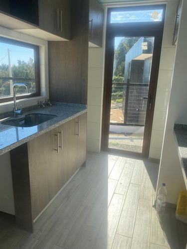 Casa En Venta De 4 Dorm. En Concón