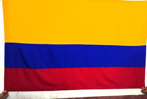 Bandera De Colombia,  1,40 X 0,90 Mts, En Gabardina. Fabrica