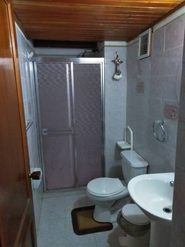 Imagen 12 de 30 de Luzhericacolina Vende Pent House Completamente Amoblado Y Equipado En Chichiriviche.