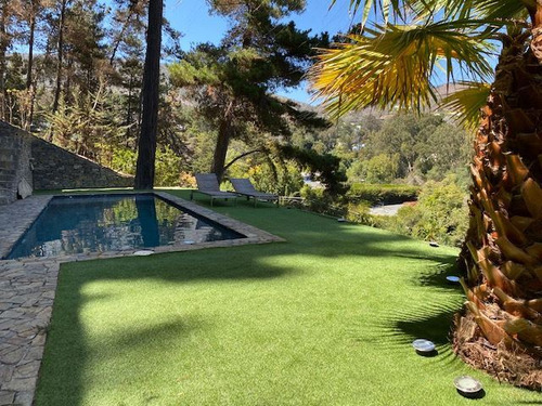 Espectacular Casa En Zapallar, A Una Cuadra De La Playa