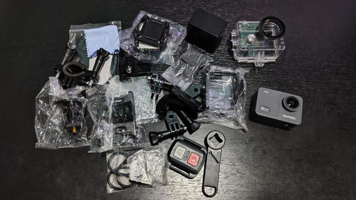 Camara Deportiva Akaso Vx 50 Un Solo Uso. Con Sus Accesorios Gris Oscuro