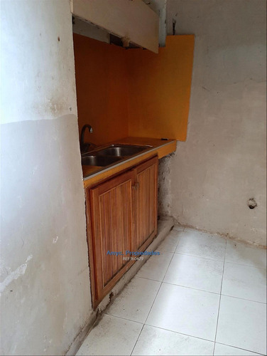 Imagen 5 de 6 de Importante Local Con Vivienda 2 Entradas Independientes Cw160429