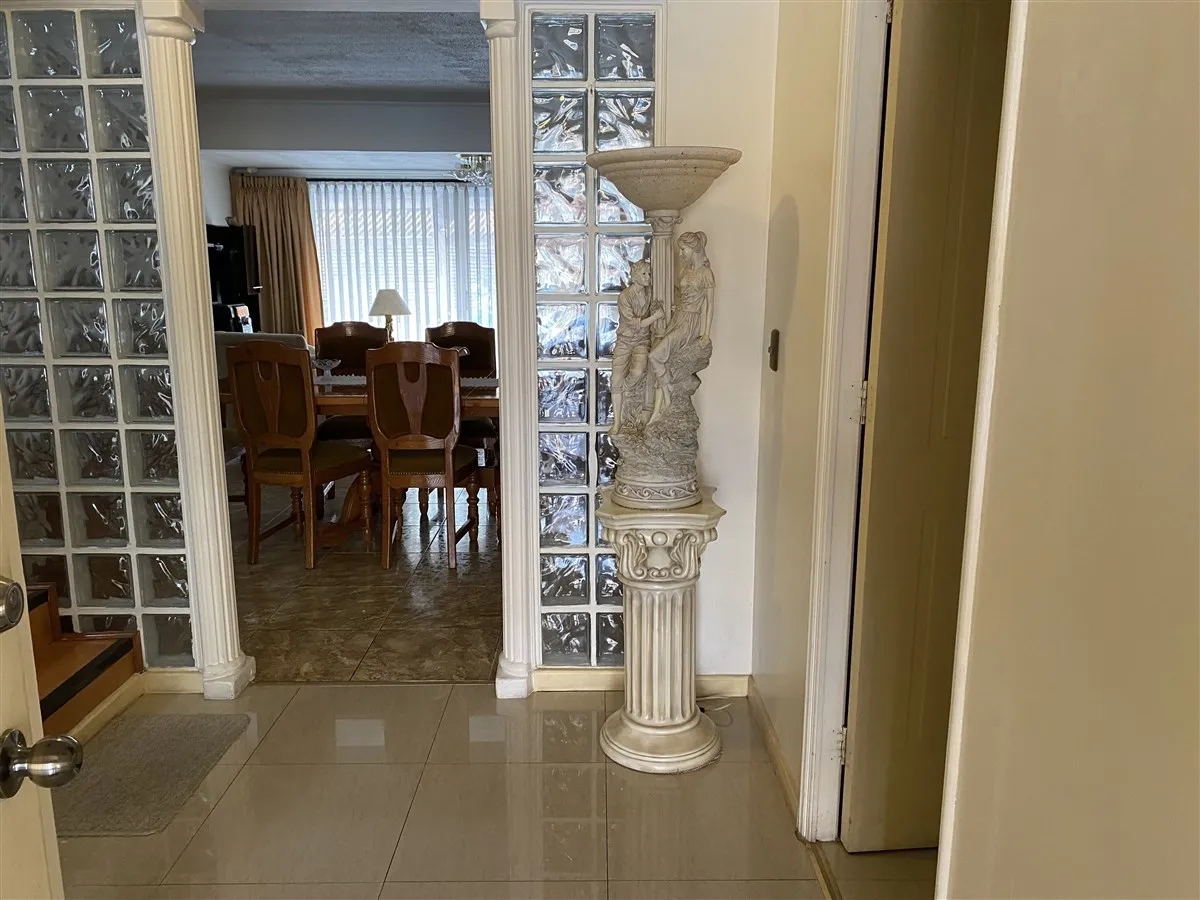 Imagen 2 de 15 de Casa En Venta De 5 Dorm. En Huechuraba