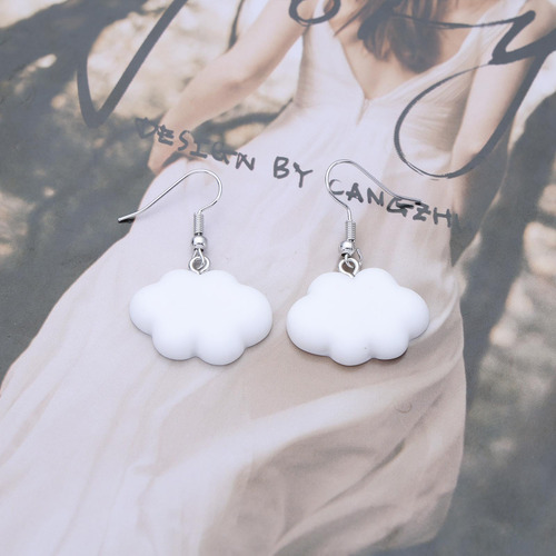 Arete Colgantes De Nubes Blancas Con Forma