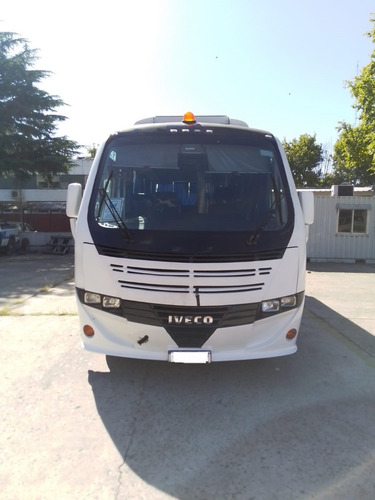 Imagen 1 de 11 de Iveco Daily 70c17 Paso 4350 Scudato 2017 Minibus