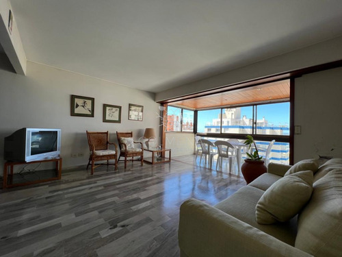 Apartamento Encantador Con Muy Linda Vista De Playa Brava!! Consulte