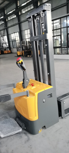 Apilador Eléctrico - 3.5m - 1600kgs