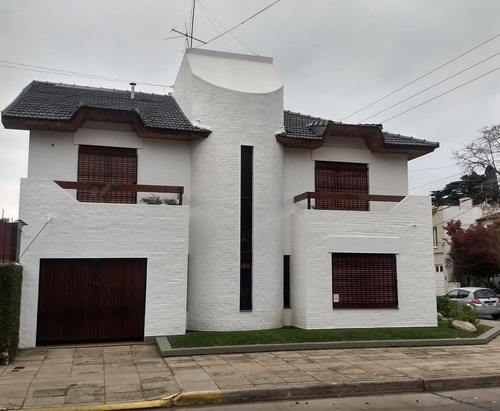 Imagen 2 de 30 de Casa En Venta 5 Ambientes Martinez