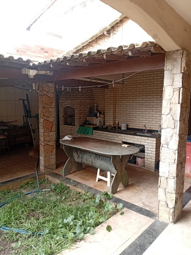 2 Quartos, 1 Suíte, Sala,cozinha, Banheiro, Varanda, Etc...