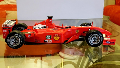 Michael Schumacher Campeon 2001 Ferrari Hot Wheel Elite 1/18