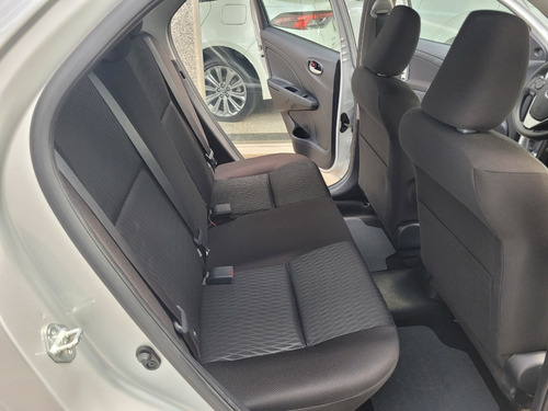 Imagem 10 de 13 de Etios Sedan X Plux 1.5 Automatico Flex 2020/2021 Prata
