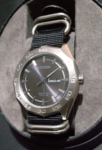 Reloj Citizen Ecodrive Titanium Nissan Meses Sin Intereses Negro Titanium Gris Oscuro (Usado)