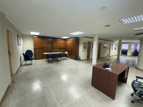 Imagen 8 de 14 de Venta Edificio Industrial Los Dos Caminos. 1860 M2. 3 Plantas