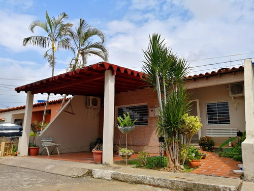 Andreina Seq.rent-a-house Vende Amplia Casa En Urbanismo Privado En Cabudare-lara.