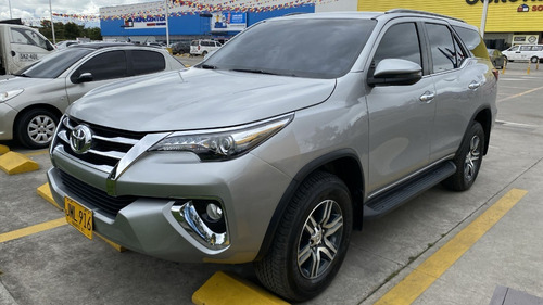 Imagen 3 de 20 de Toyota Fortuner