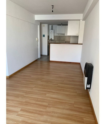 Imagen 4 de 8 de Departamento De 1 Dormitorio, Mendoza Casi Esquina Moreno.