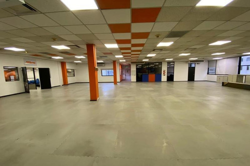 Imagen 4 de 12 de Edificio Desarrollado En Subsuelo, Planta Baja Y 2 Pisos | Reservado