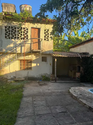Casa De 3 Quartos Com Quintal E Churrasqueira.