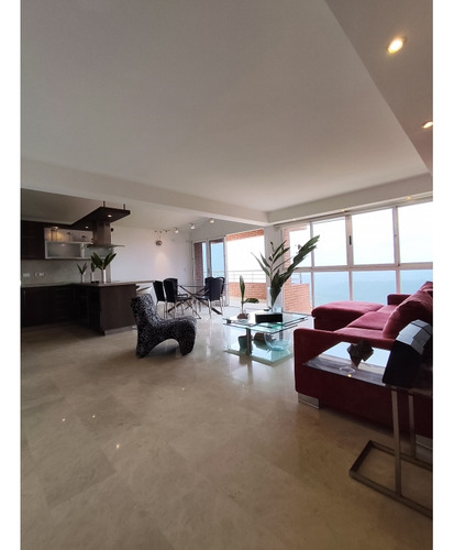 Se Alquila Bello Apartamento Ubicado En Loma Linda.