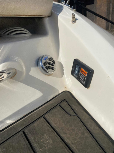 Lancha Open Larson Senza 226 Americana V8 Mercruiser Duo Pro