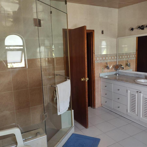Casa En Desniveles De 3 Pisos, Hacienda Ojo De Agua Sup. 525 Mts