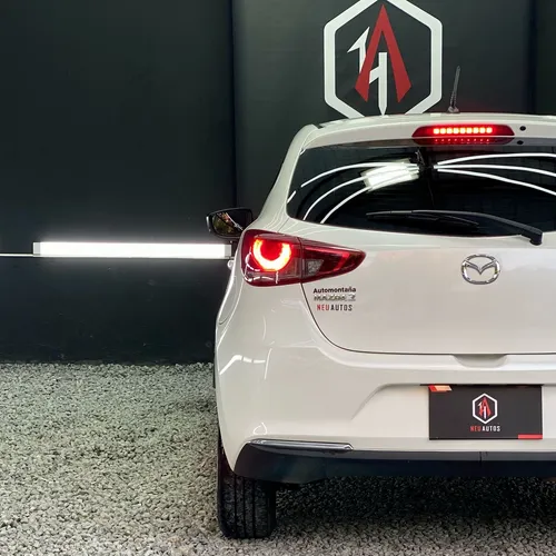 Mazda 2 Touring Carbon Edition 2024