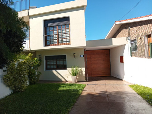 Casa En Malvin Sur , 2 Dormitorios, 2 Baños , Parrlillero. Todo A Nuevo B.p.s.al Dia Acepta Prestamo Bancario U$s 269.000 Se Escuchan Ofertas!!!!!!